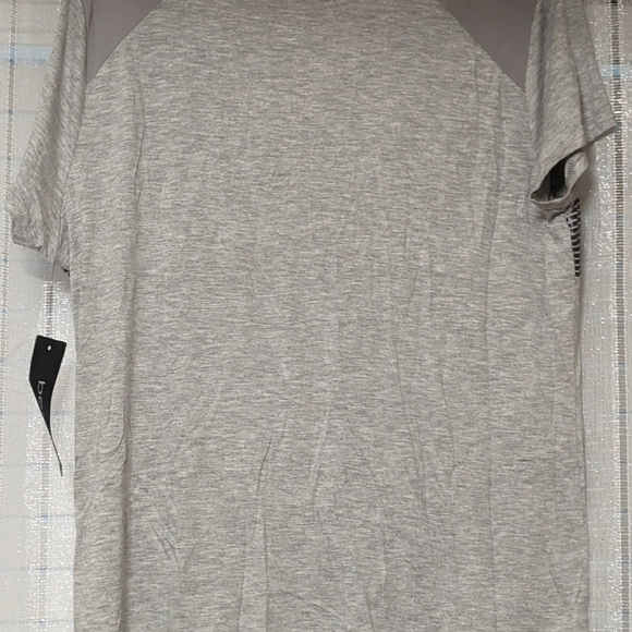 Bebe Sport Stretchy Gray Tee Shirt Size L NWT MSRP $39 - Picture 3 of 3